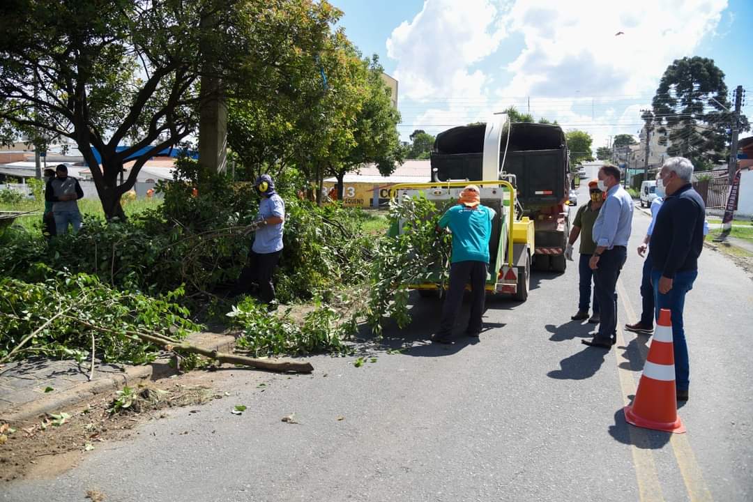 Prefeito acompanha ações do Programa Colombo MAIS Limpa no bairro Rio Verde