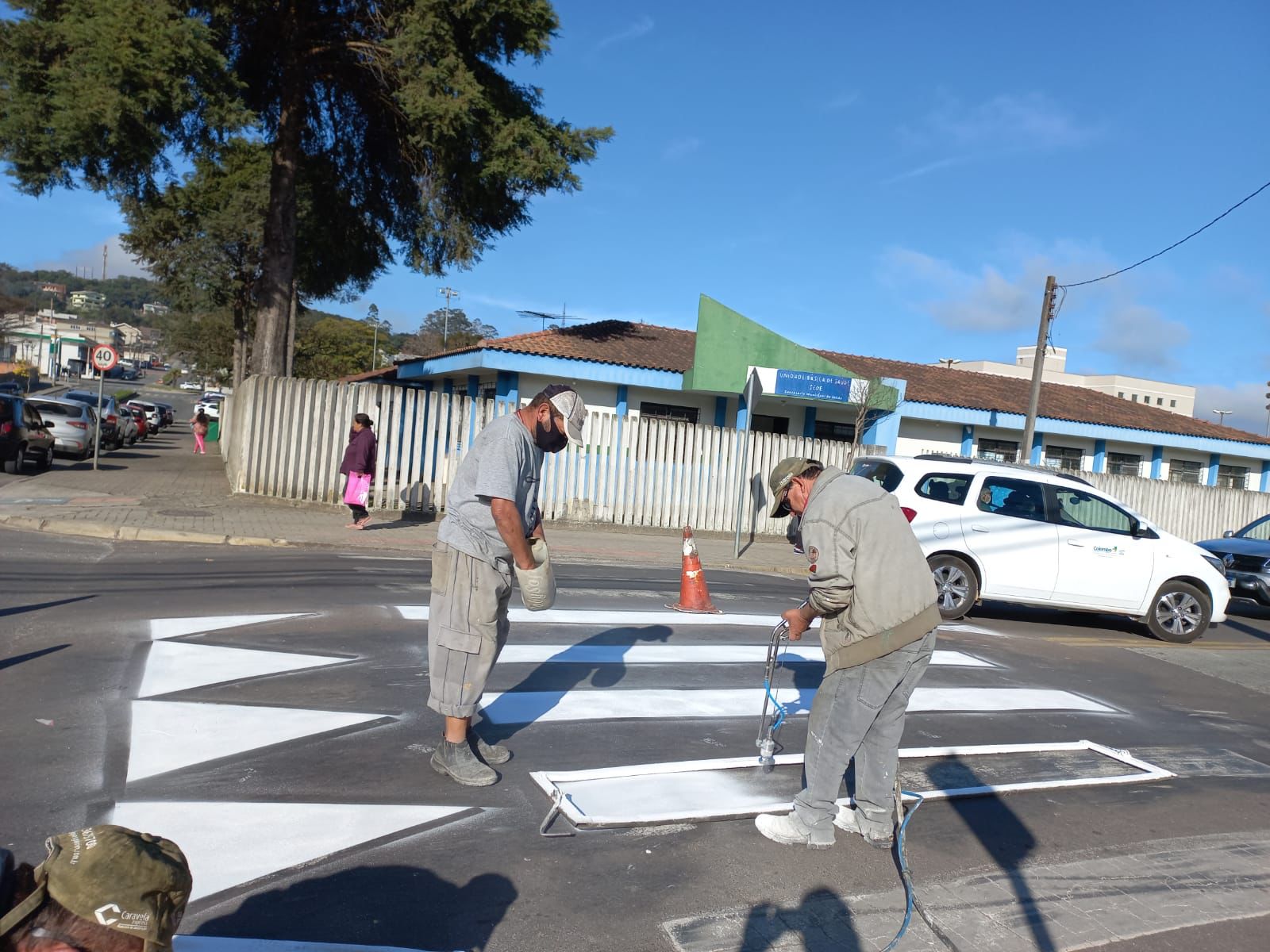 Prefeitura realiza pintura de sinalização viária na cidade