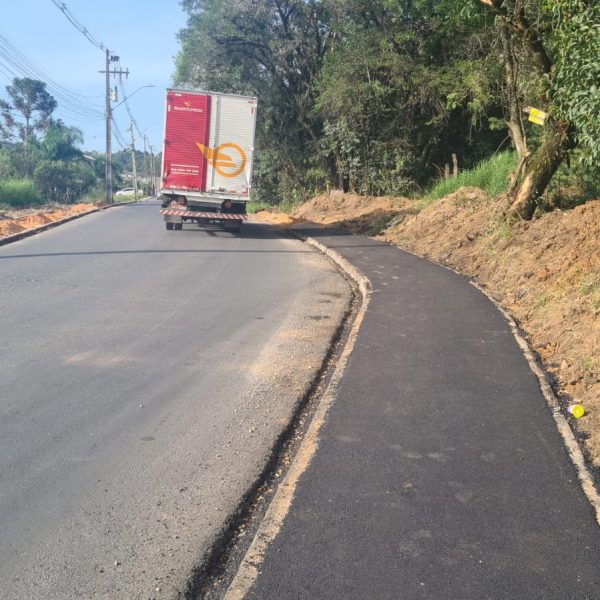 Mais calçadas! Obras do Programa Caminho Seguro avançam pelos bairros.
