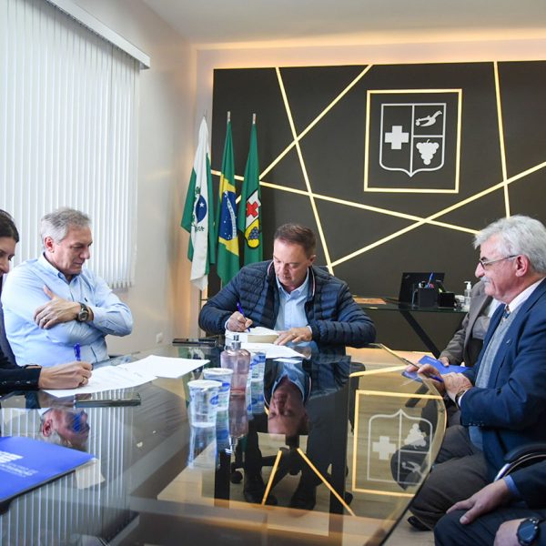Prefeitura firma termo de acordo de cooperação com o Centro de Integração Empresa Escola do Paraná (CIEE)