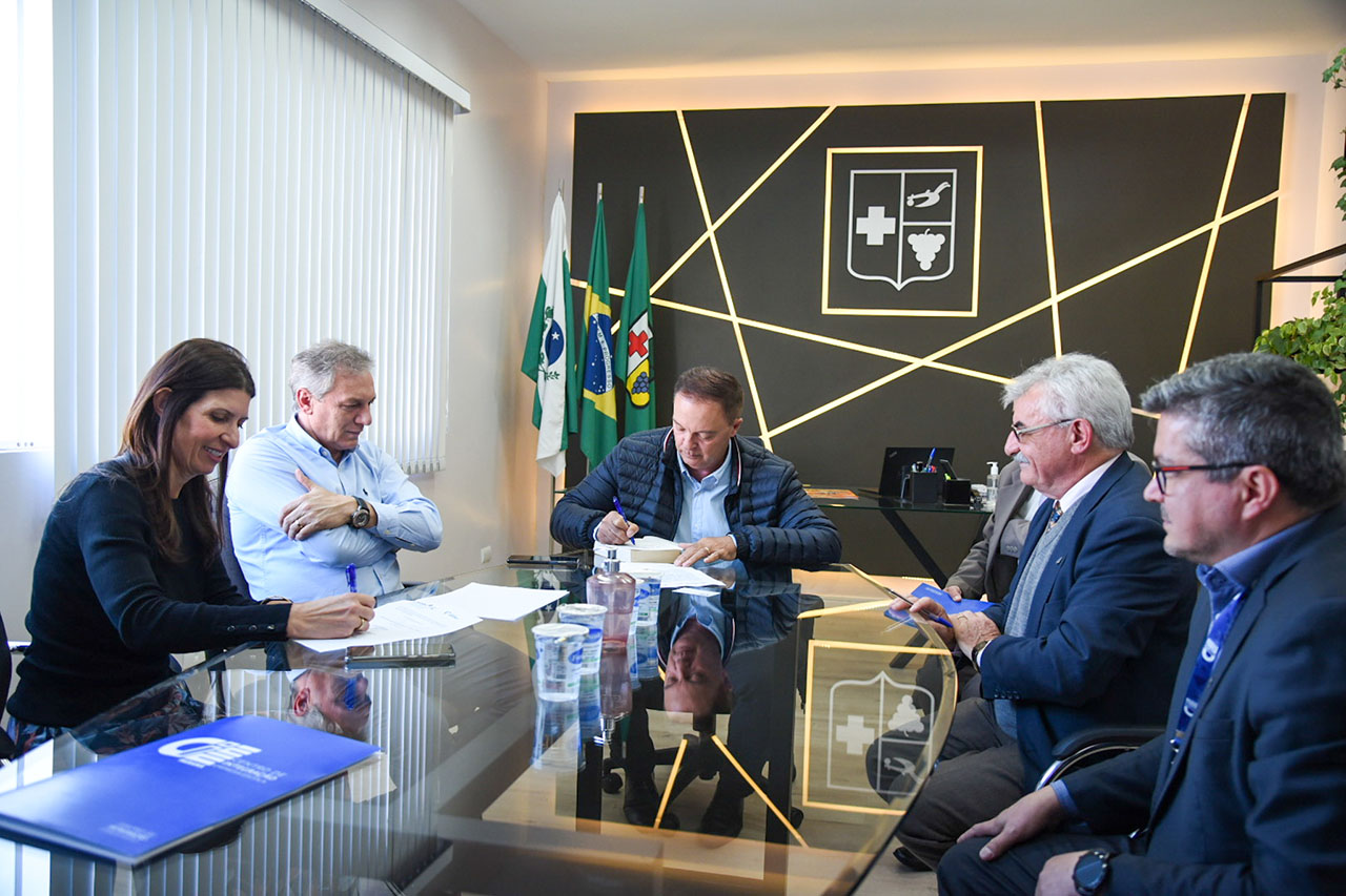 Prefeitura firma termo de acordo de cooperação com o Centro de Integração Empresa Escola do Paraná (CIEE)