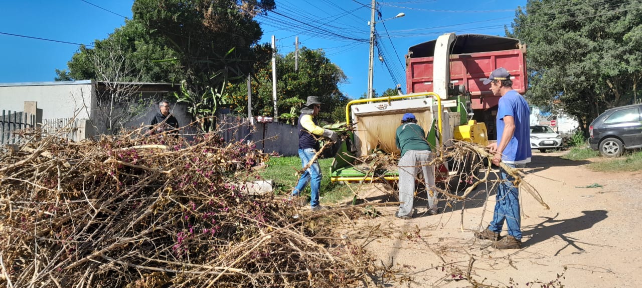 A Prefeitura, por meio da Secretaria de Meio Ambiente, está trabalhando para uma Colombo + Limpa