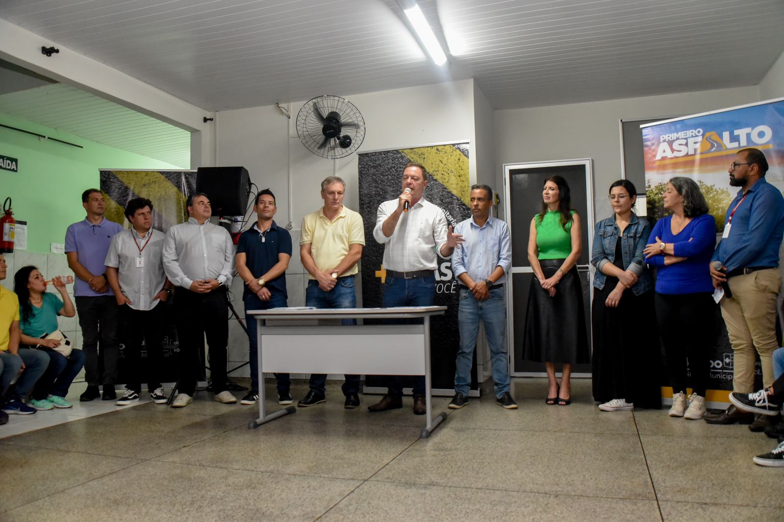 Prefeito autoriza os serviços de pavimentação na Vila Guarani