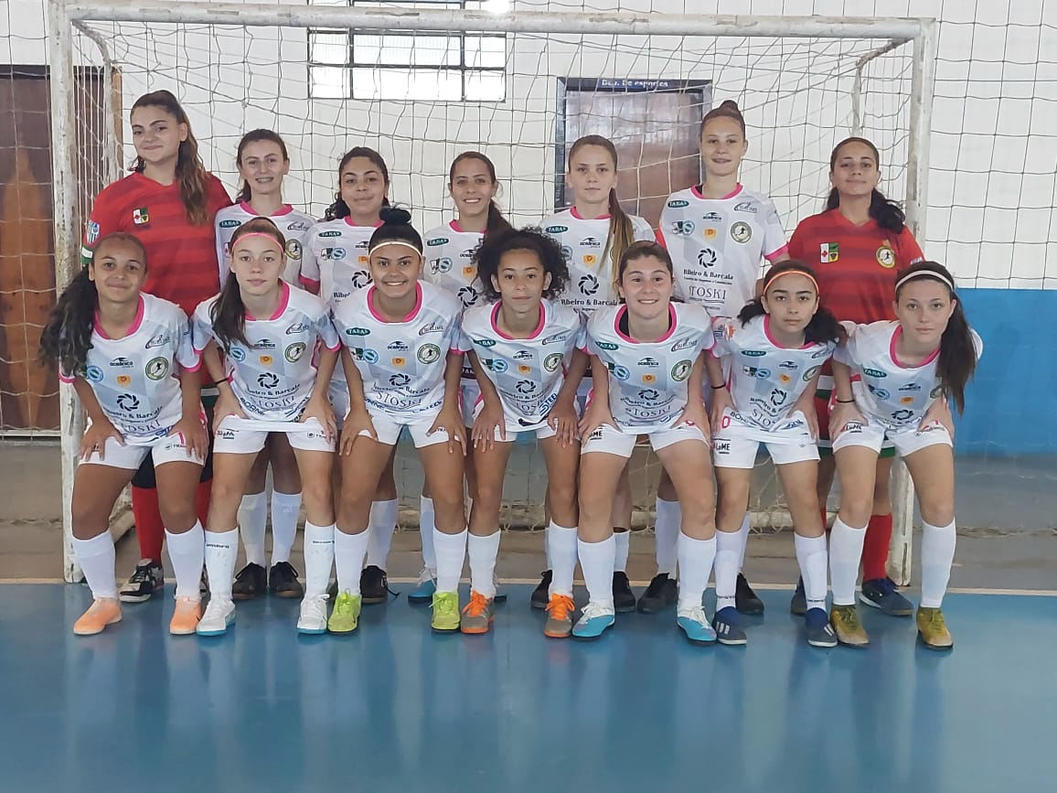 Escolinha de Futsal Feminino Gratuita continua a todo vapor no Ginásio de  Esportes do Rio Verde – Prefeitura Municipal de Colombo