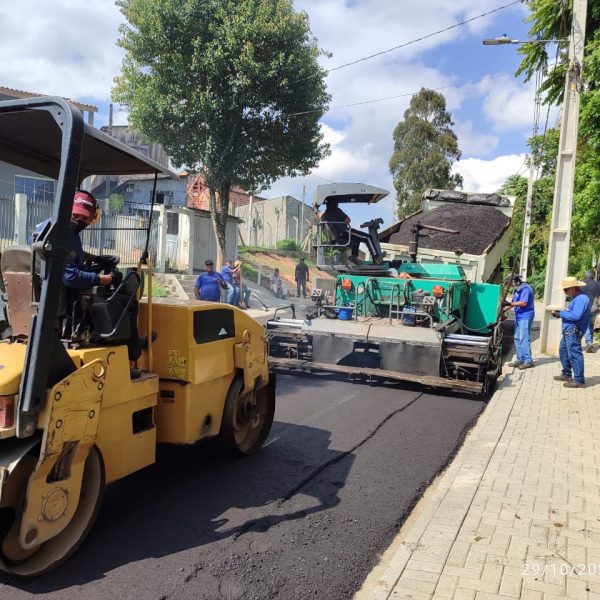 Rua Gabirobeira recebe pavimentação asfáltica de qualidade