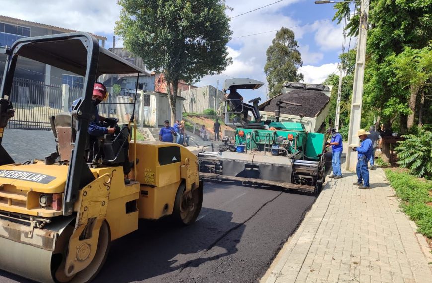 Rua Gabirobeira recebe pavimentação asfáltica de qualidade