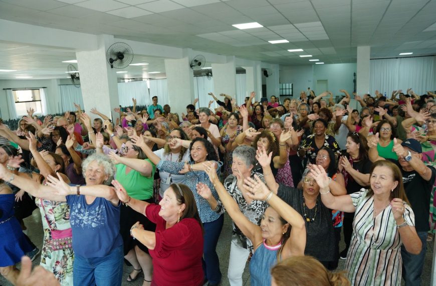 Baile da Integração transforma solidão em sorrisos e dança