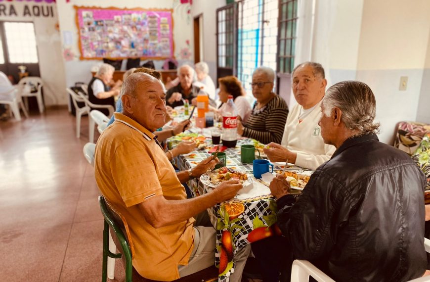 Serviço de Convivência promove almoços mensais para integração entre idosos e crianças