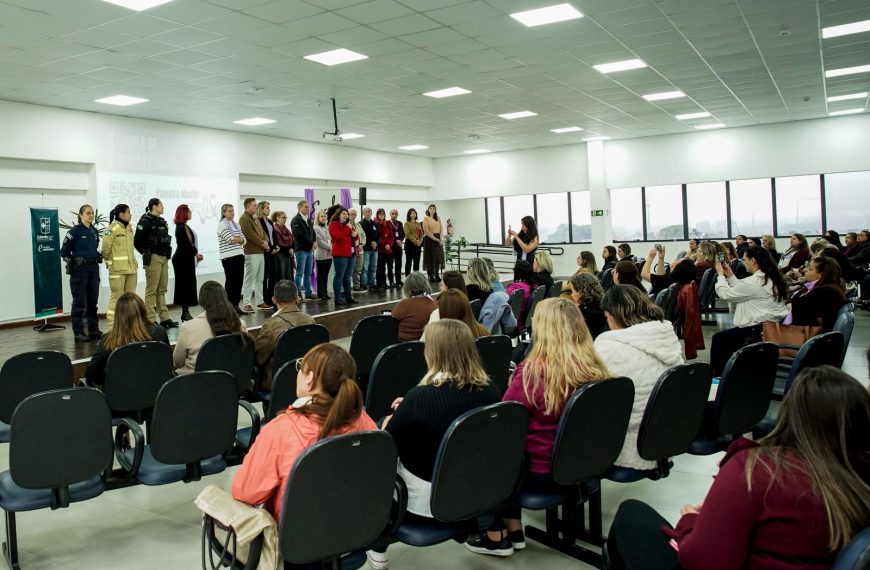 Palestra sobre enfrentamento à violência contra a mulher reúne mais de 100 pessoas