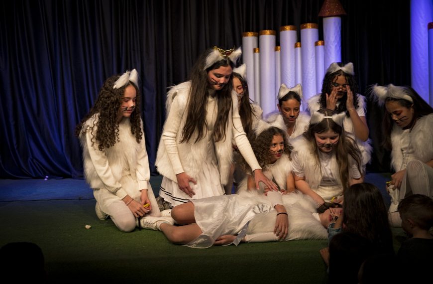 Com casa cheia, 10º FETECO abre a programação teatral do 3º FestArt