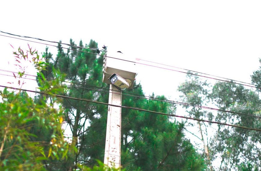 Câmeras para coibir descarte irregular de lixo são instaladas