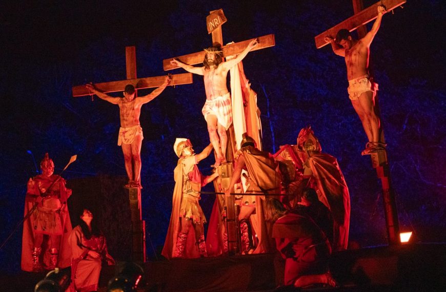 Multidão, fé e emoção marcam a Paixão de Cristo 2026 em Colombo