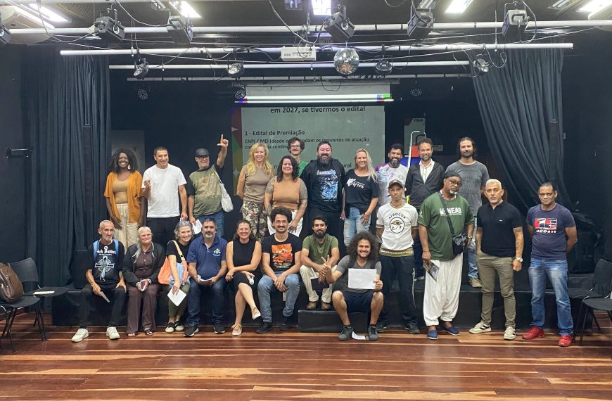 Colombo promove encontro com grupos culturais e orienta sobre reconhecimento como Pontos de Cultura