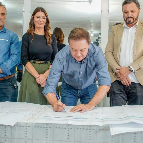 Prefeito Helder assina ordem de serviço para construção de nova sede do Serviço de Convivência