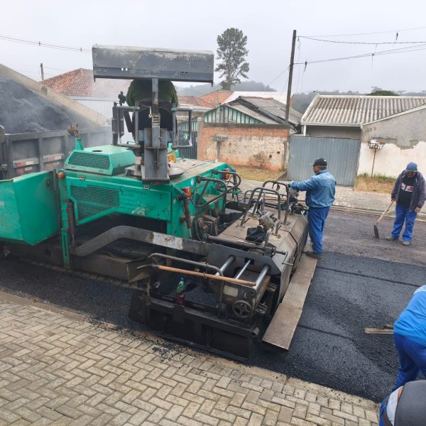 Rua das Gérberas recebe obras de asfaltamento no bairro São Dimas