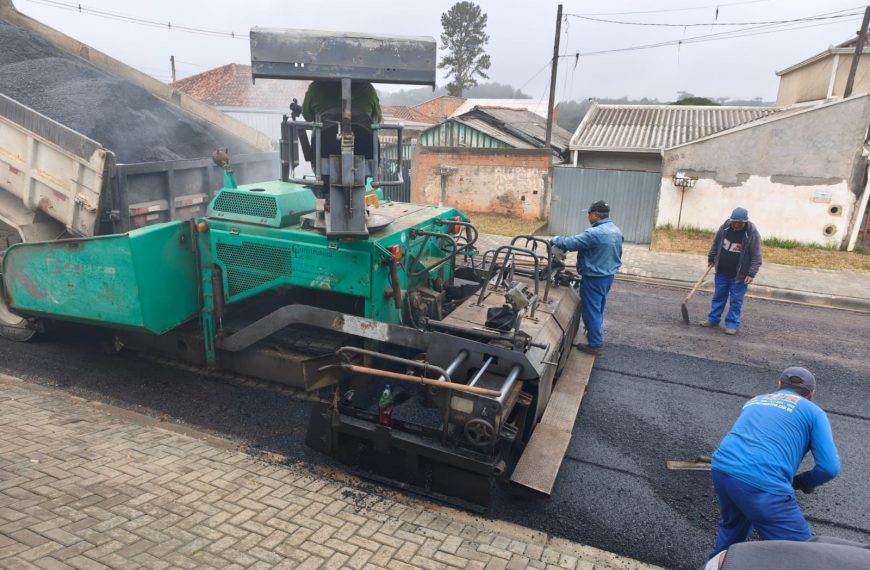 Rua das Gérberas recebe obras de asfaltamento no bairro São Dimas