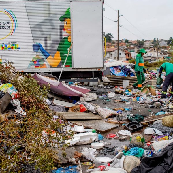 Prefeitura retira 45 toneladas de lixo em mutirão contra descarte irregular no Maracanã