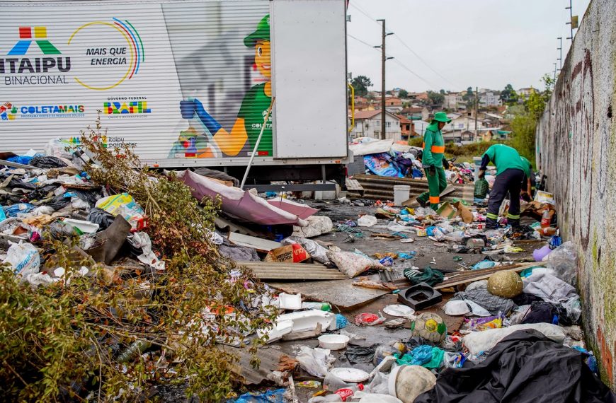 Prefeitura retira 45 toneladas de lixo em mutirão contra descarte irregular no Maracanã