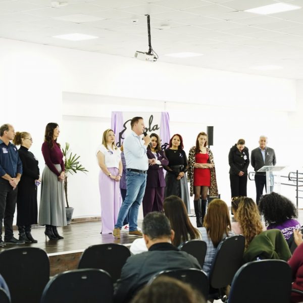 Colombo abre campanha Agosto Lilás com encontro voltado à proteção e aos direitos das mulheres
