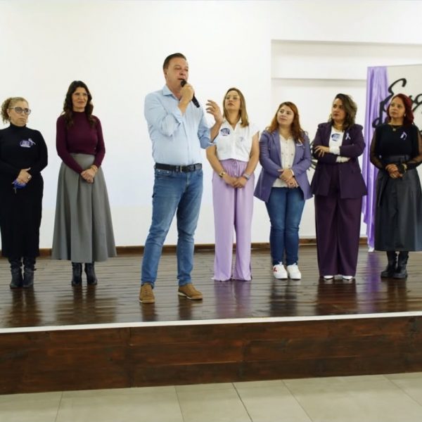 Prefeitura de Colombo abre oficialmente o Agosto Lilás em ação organizada pela Escola de Gestão Pública e Secretaria da Mulher, Família e Direitos Humanos