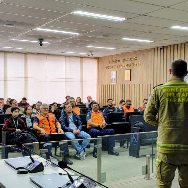 Escola de Gestão Pública realiza Palestra Master e abre oficialmente o Agosto Cinza em Colombo