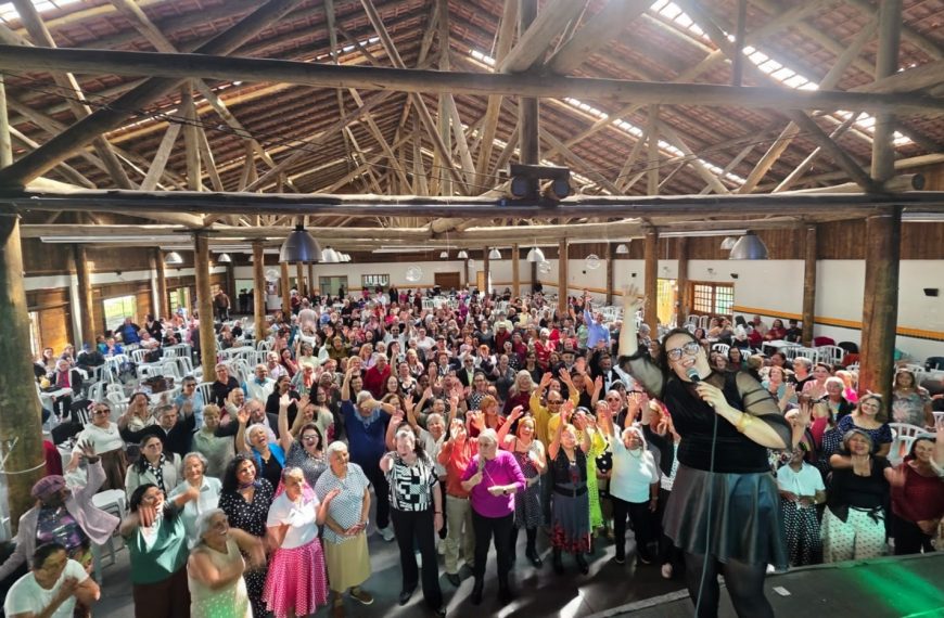 Colombo reúne pessoas idosas em Encontro Regional 60+ com música, dança e integração