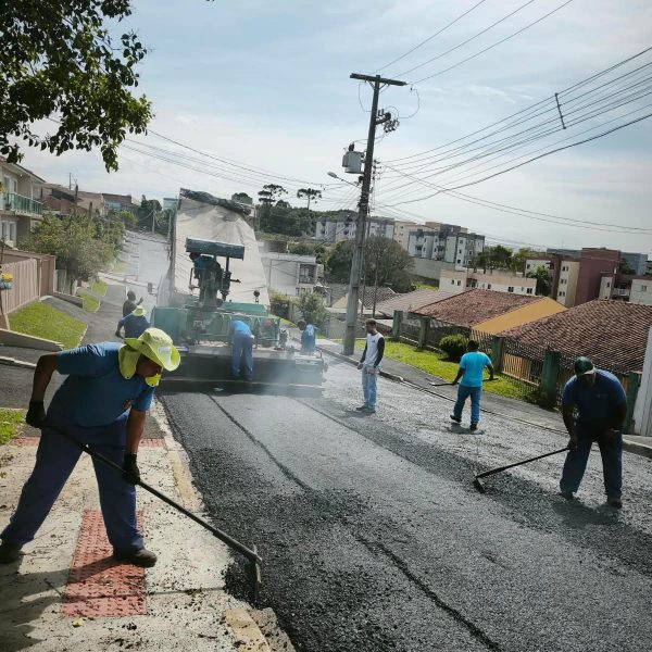 Rua Porto Rico recebe novo asfalto em obra que integra pacote de 21 vias