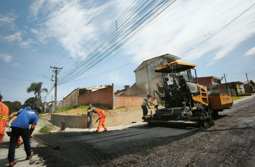 Rua das Dálias recebe obras de pavimentação no bairro São Dimas